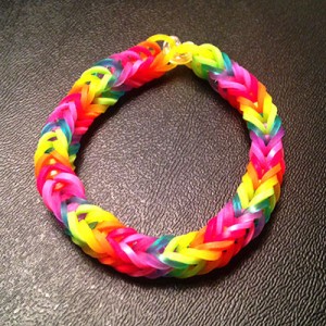 rainbow-loom-fishtail-rainbow